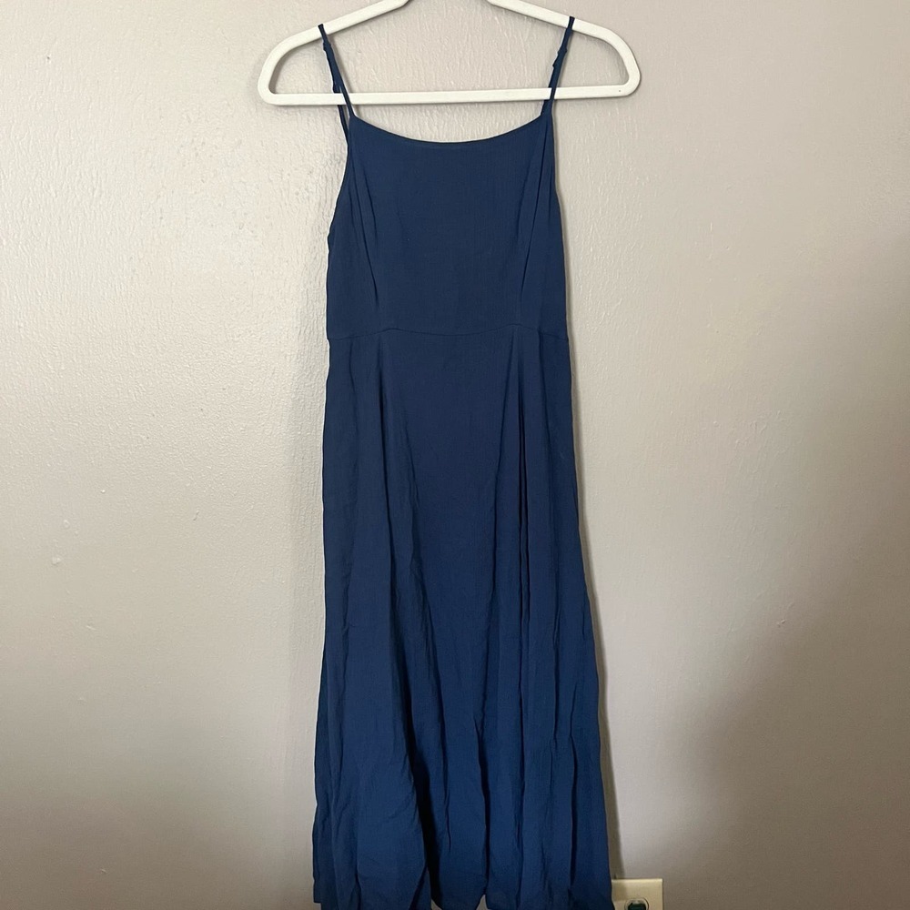 LULU'S Navy Blue Spaghetti Strap Midi Flowy Dress Size Medium casual comfort